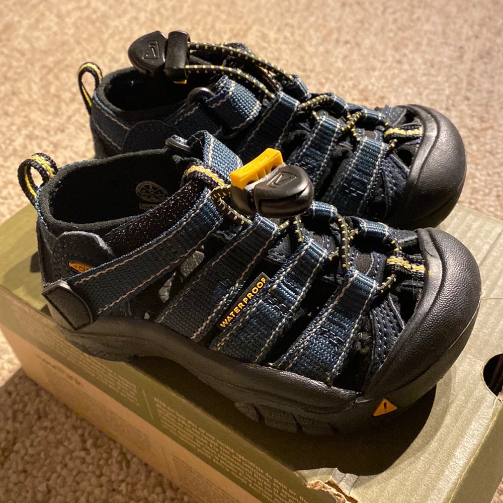 Nib keen Newport boys/unisex size 8 toddlers